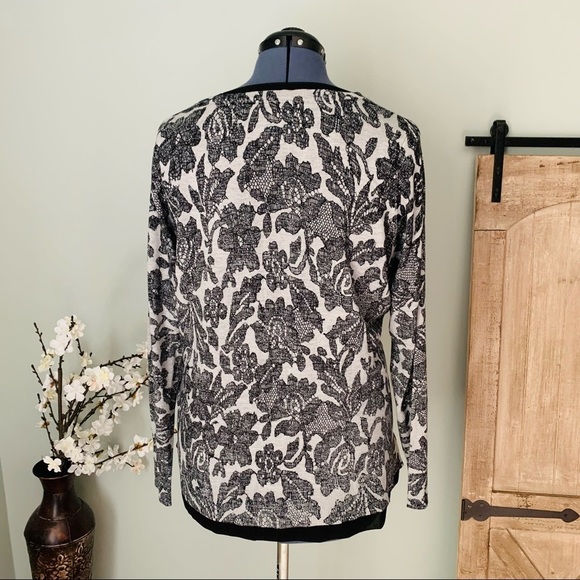 Lane Bryant Printed Chiffon Trim Sweater Size 18/20 - Picture 4 of 6